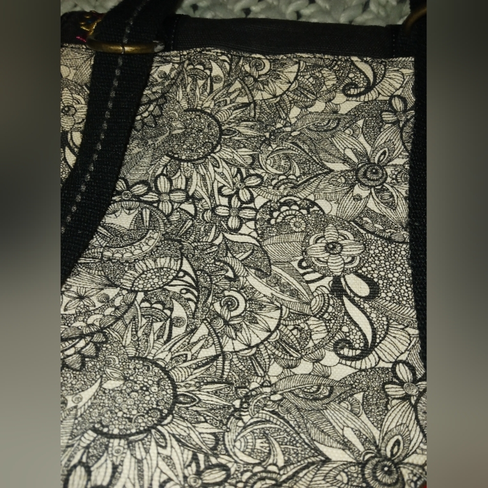Convertible Sakroots Bag - Picture 9 of 9